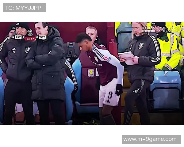 拉什福德在家观看阿斯顿维拉欧联比赛表达对老东家的支持与情感