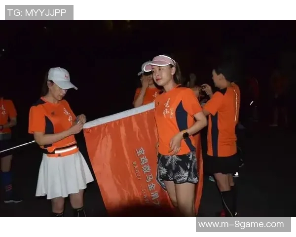 老队友重聚温情时刻哈兰德与南野拓实亲切拥抱寒暄