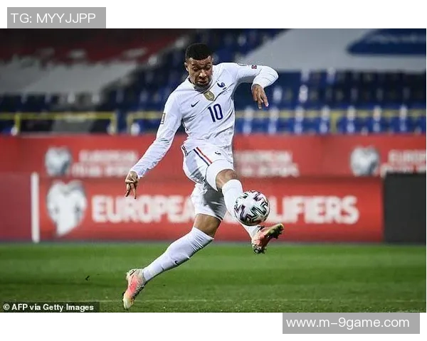 格纳布里称赞凯恩如机器人般的表现令人惊叹，展现出超凡的竞技状态