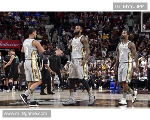 全队齐心协力专注训练独行侠官方分享精彩瞬间