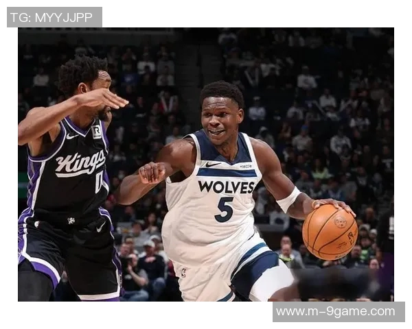 爱德华兹称赞克拉克表现出色称其提升球队整体防守能力 爱德华兹称赞克拉克表现出色称其提升球队整体防守能力