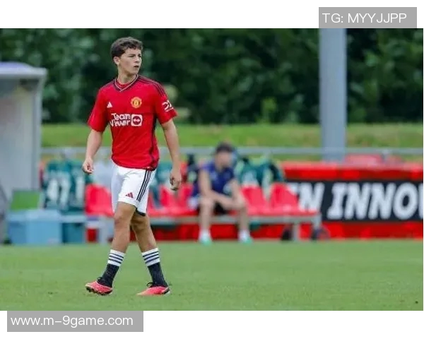 英格兰队今日训练迎来U20小将莱西塞缪尔坎贝尔强势加盟